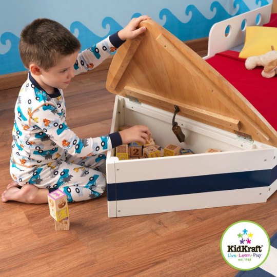 Cama infantil con forma de barco