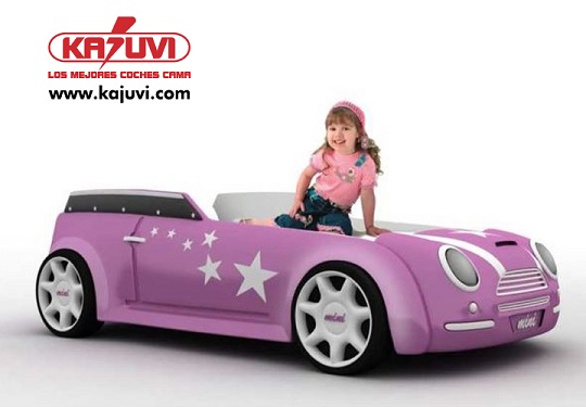 Cama con forma de coche también para niñas