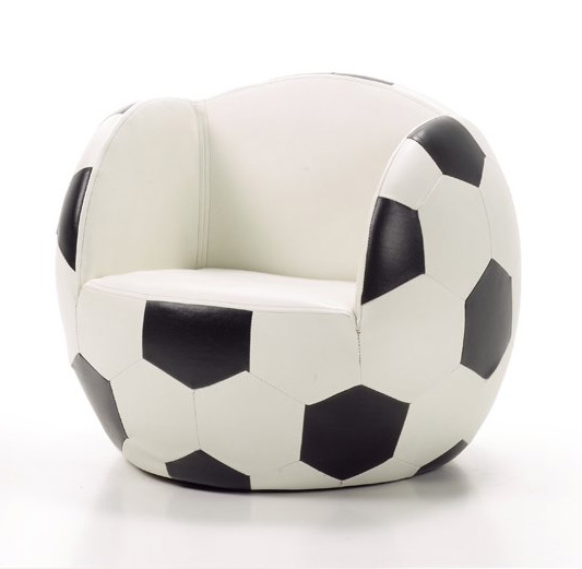 Sillón infantil con forma de balón de fútbol